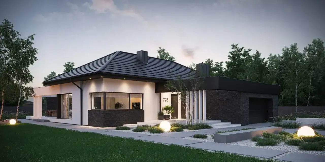 Nowoczesny projekt domu parterowego z kamienną elewacją i dużymi oknami. Oświetlony ogr&oacute;d z kulistymi lampami dodaje uroku.