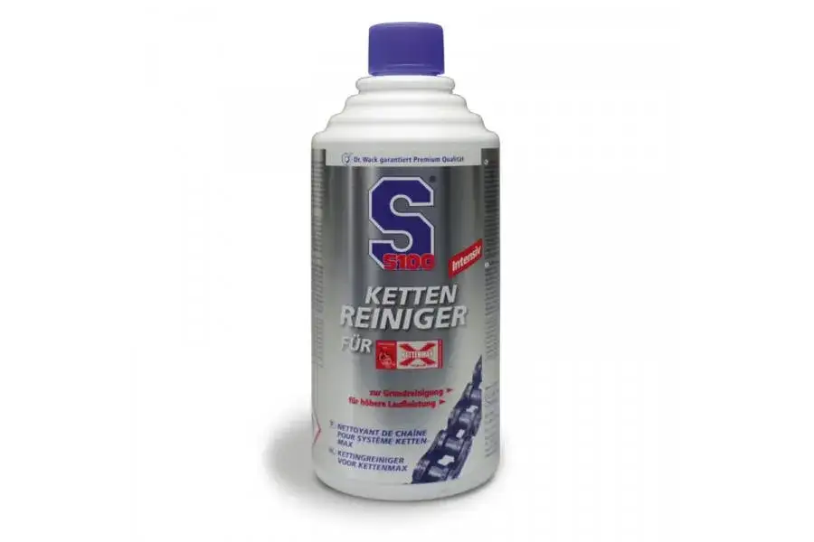 r&oacute;żne środki do czyszczenia łańcucha motocyklowego