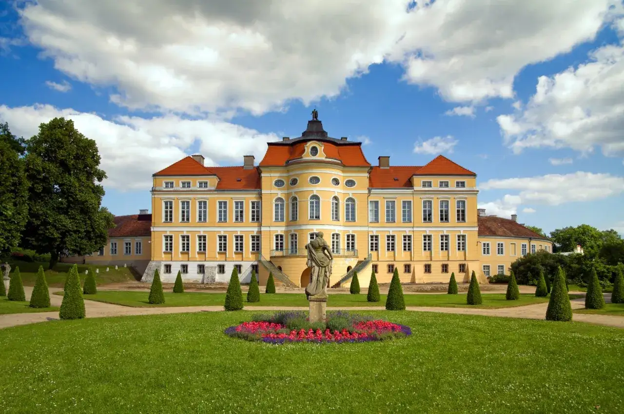 Pałac w Rogalinie dęby