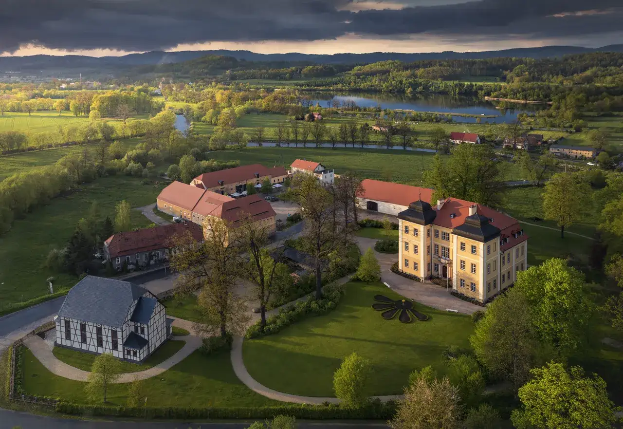 Dolina Pałaców i Ogrodów pałac Łomnica