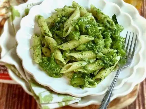 Pasta con i broccoli cremosa impiattata