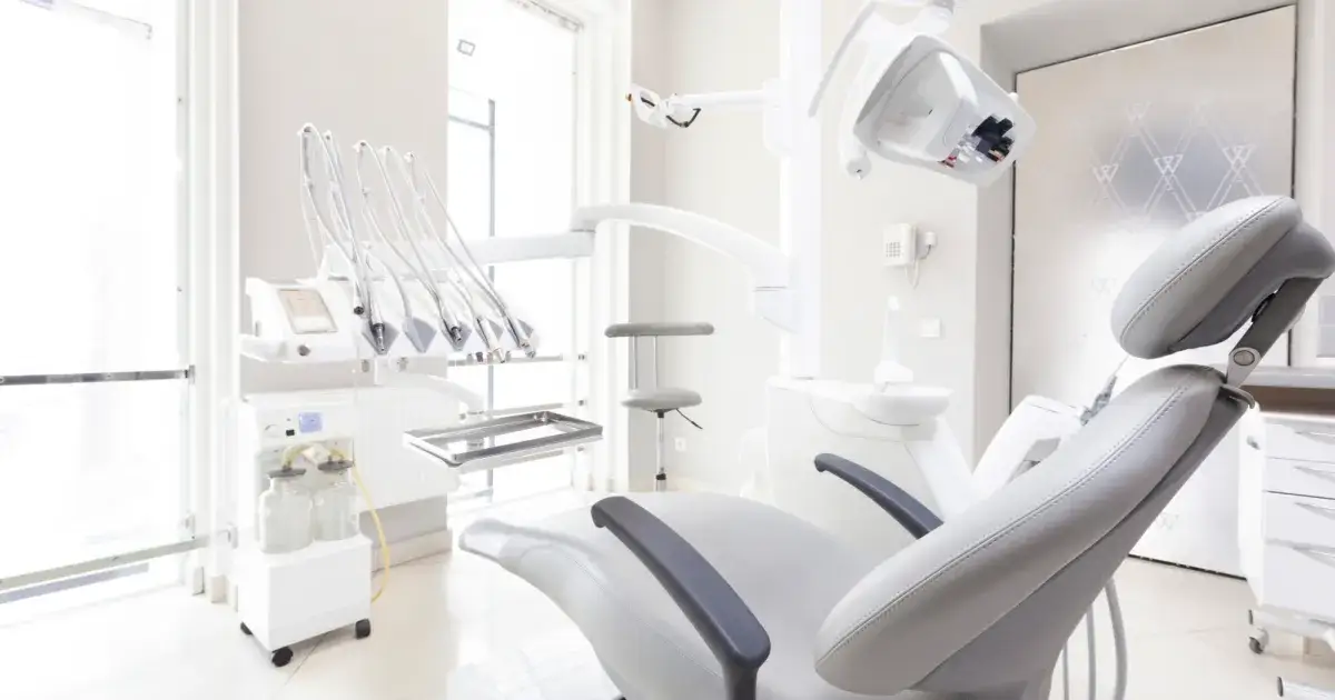 szpital publiczny vs prywatna klinika stomatologiczna