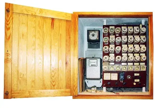 Zdjęcie Ile kosztuje wymiana skrzynki elektrycznej? Sprawdź ceny i oszczędzaj