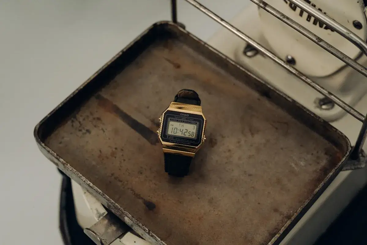 Zestawienie kwadratowych zegarków męskich Casio, Ciga Design, Armani Exchange