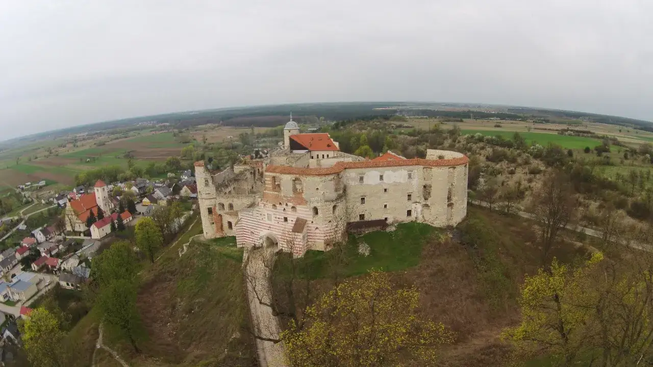 Zamek w Janowcu ruiny