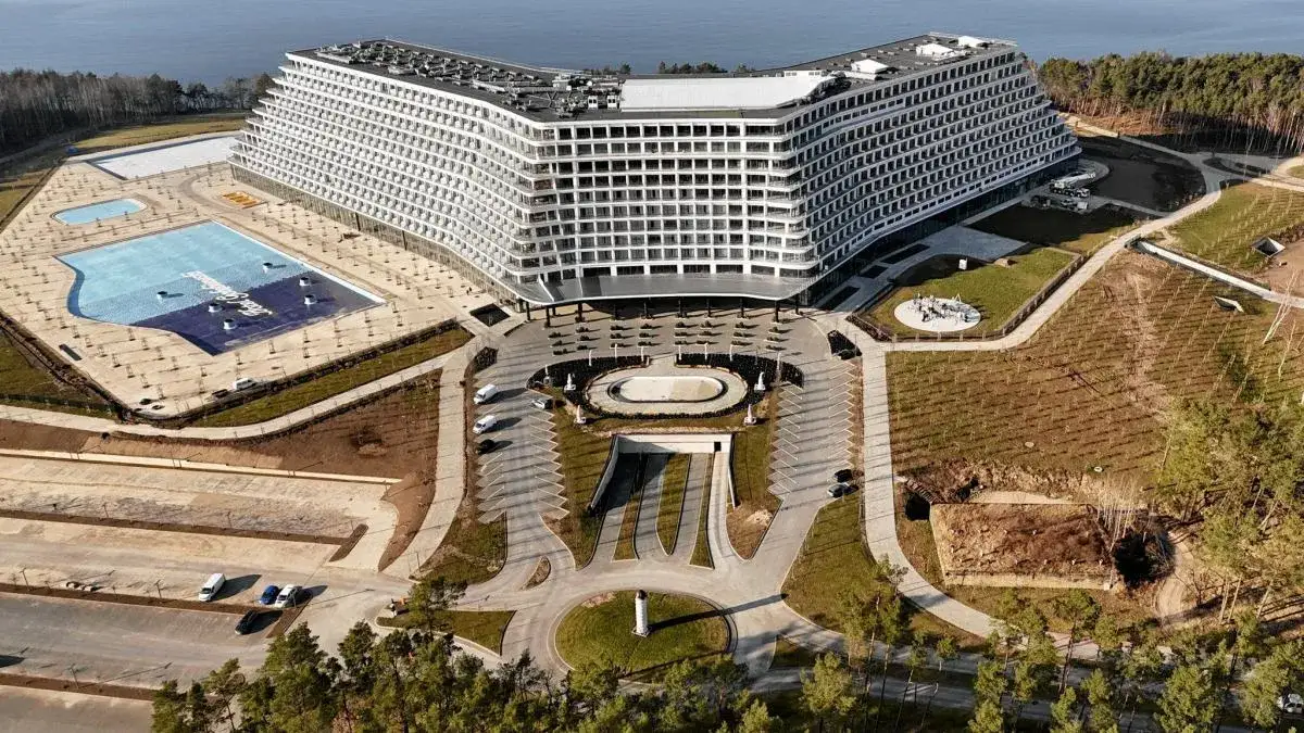 Hotel Gołębiewski Pobierowo wpływ na krajobraz