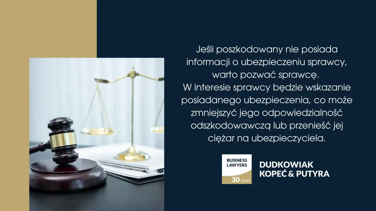 Młotek sędziowski i waga sprawiedliwości. Tekst o ubezpieczającym i ubezpieczonym.