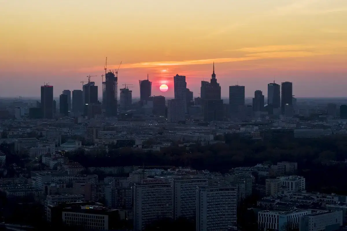 panorama Warszawy o zachodzie słońca