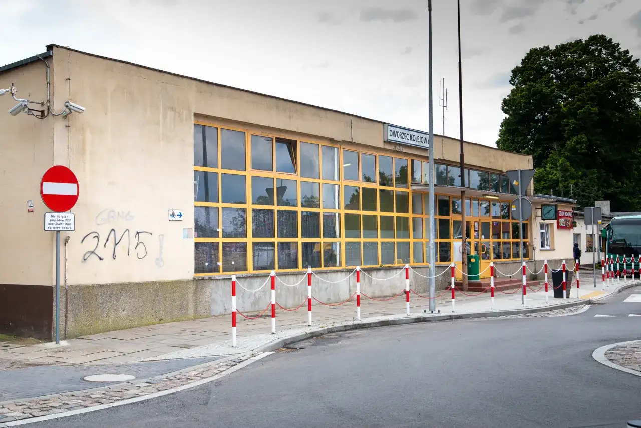 Dworzec kolejowy Kamień Pomorski i dworzec PKS