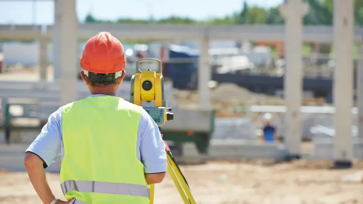 używanie poziomicy wodnej pomiar