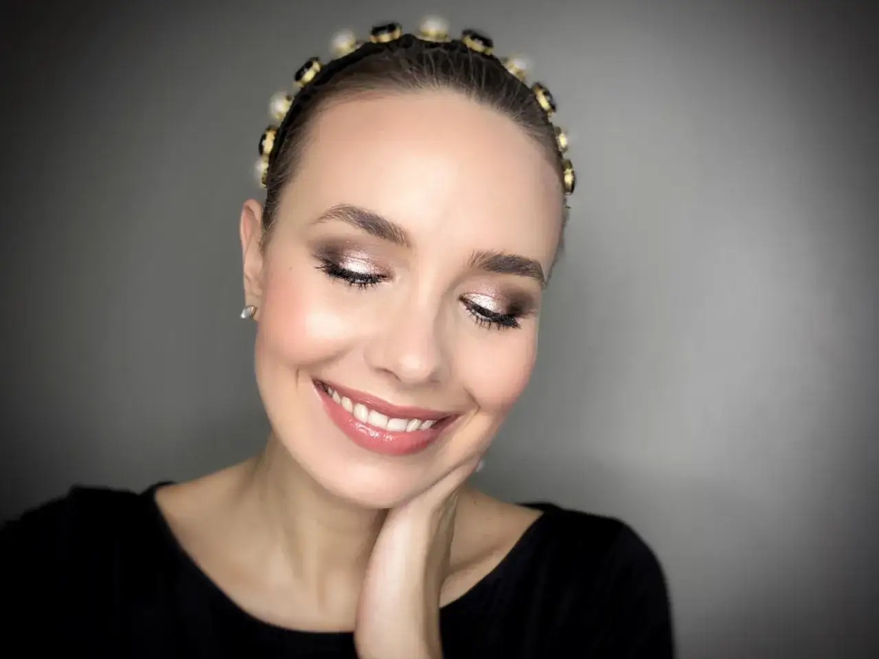 kosmetyki do makijażu rozświetlającego oczy