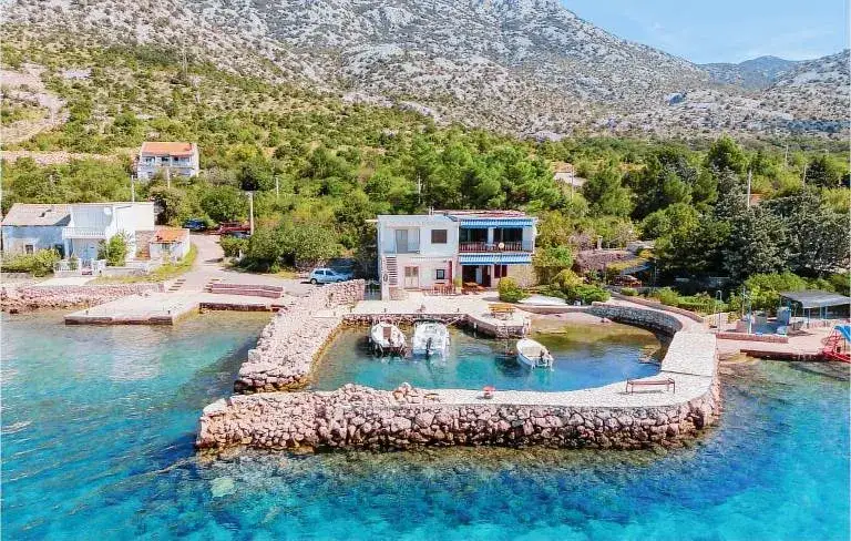 Rodzaje taniego zakwaterowania Chorwacja apartament kemping hostel