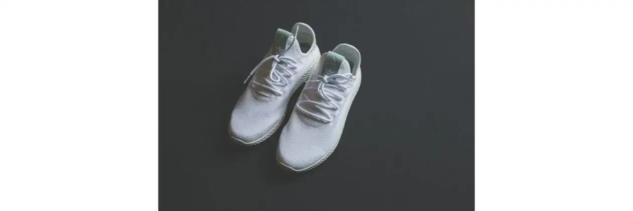 Zdjęcie Jak skutecznie czyścić białe buty z siatki, aby uniknąć zniszczeń