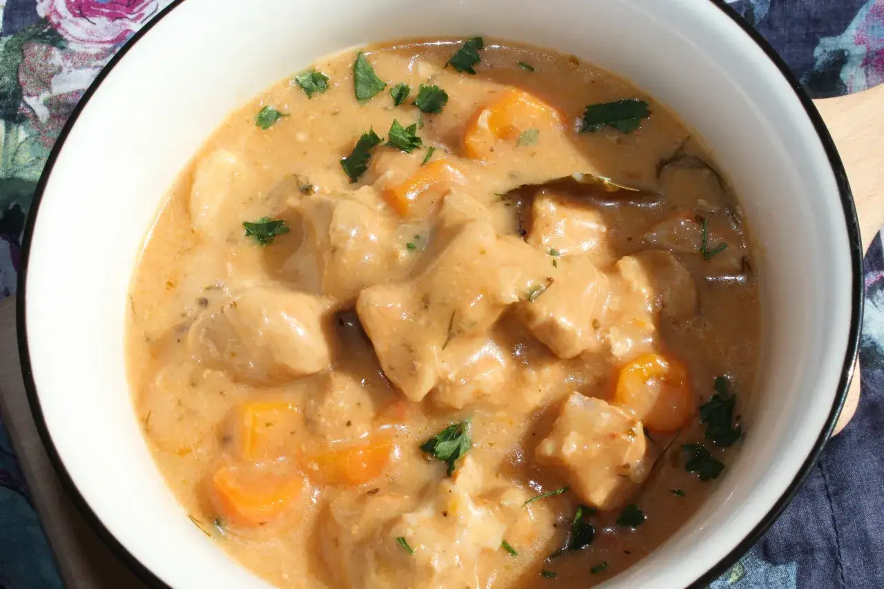 Zdjęcie Jak zrobić sos z szynki - prosty przepis na pyszny dodatek do dań