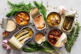 Zdjęcie Gdzie wyrzucić puszkę po rybie? Praktyczny poradnik segregacji