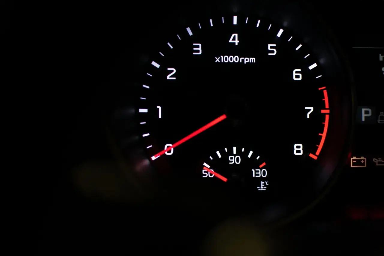 przegrzany silnik wskaźnik temperatury wyciek płynu chłodniczego