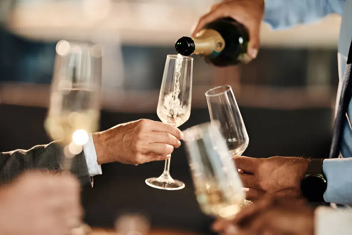 toast weselny szampan