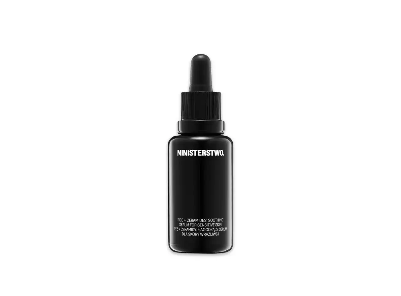 aplikacja serum na twarz pipetą