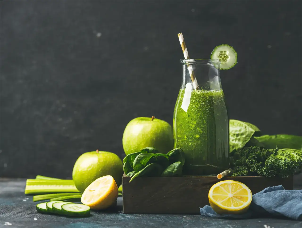 różnorodne składniki zielonego koktajlu