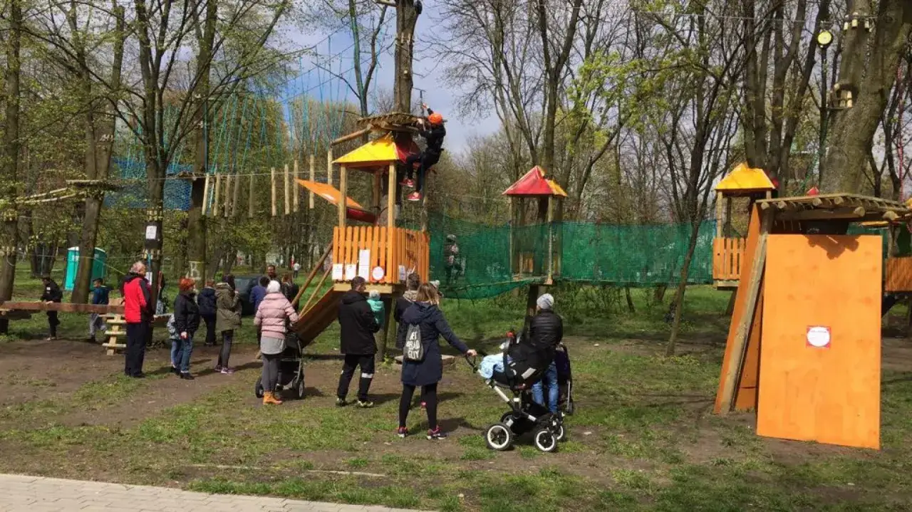 park linowy Stawy Jana Ł&oacute;dź dzieci