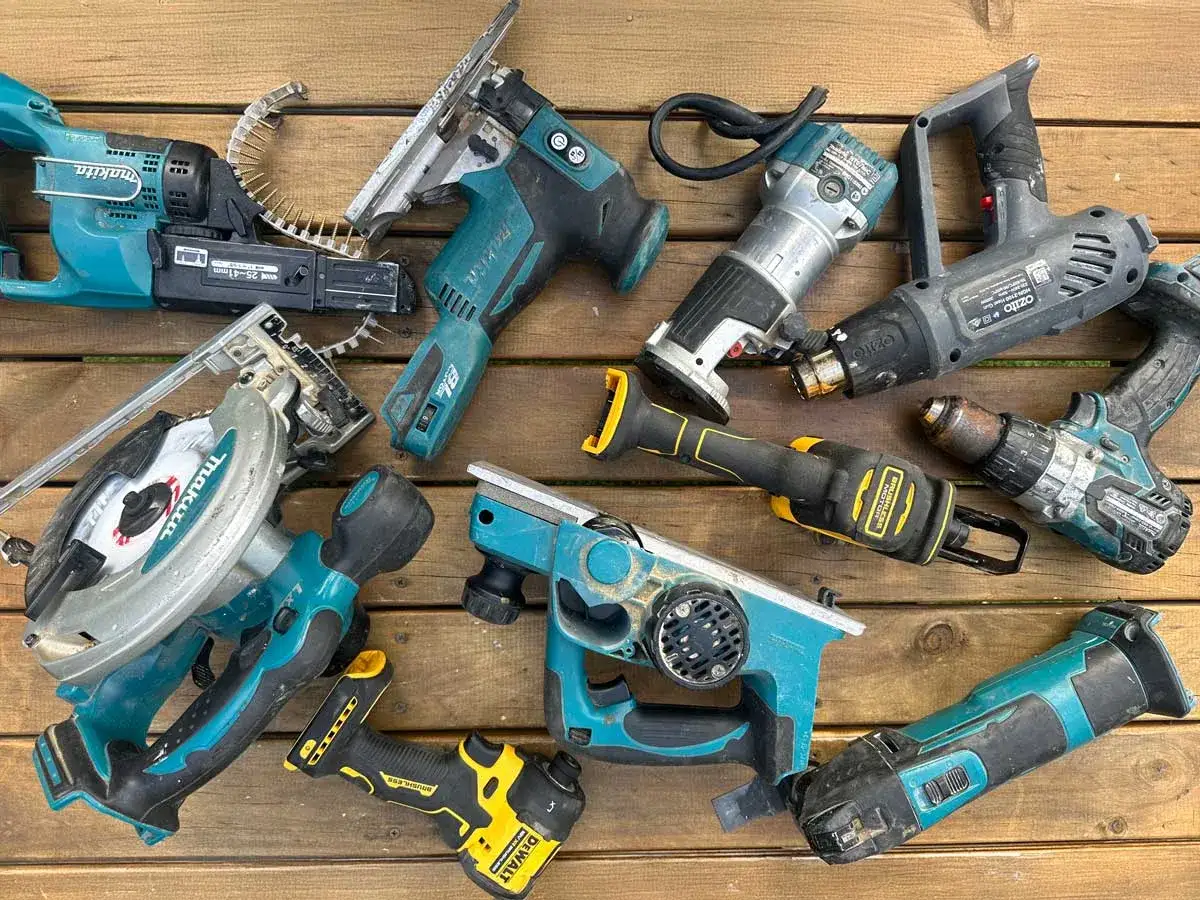 Narzędzia akumulatorowe: piła, wkrętarka, wyrzynarka, szlifierka i inne. Zasilanie akumulatorowe co to znaczy? Bezprzewodowa praca!