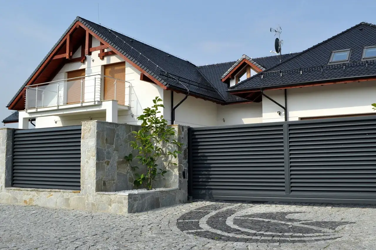 Betonowy płot bez zgłoszenia