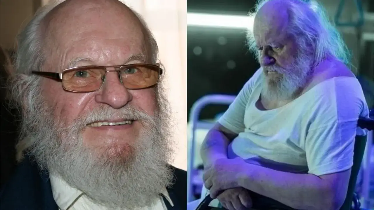 Dwa portrety Aleksandra Skowrońskiego: jeden uśmiechnięty w okularach, drugi w fotelu, zamyślony w niebieskim świetle.