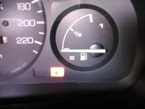 kontrolka rezerwy paliwa Honda Civic UFO
