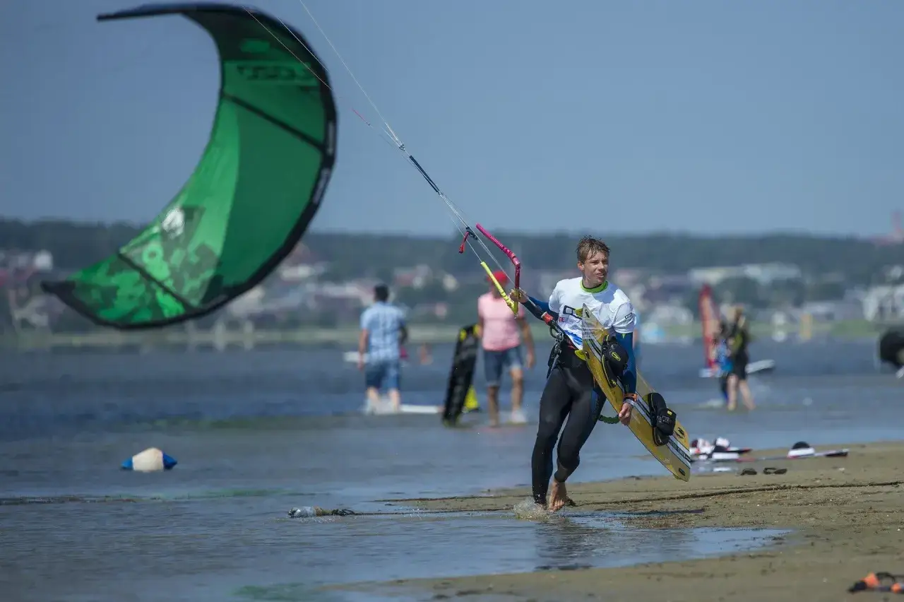 Kitesurfing w Chałupach Zatoka Pucka