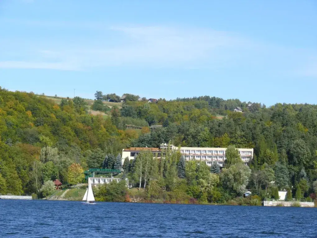 Zdjęcie Bartkowa Posadowa atrakcje: odkryj nowe miejsca nad Jeziorem Rożnowskim