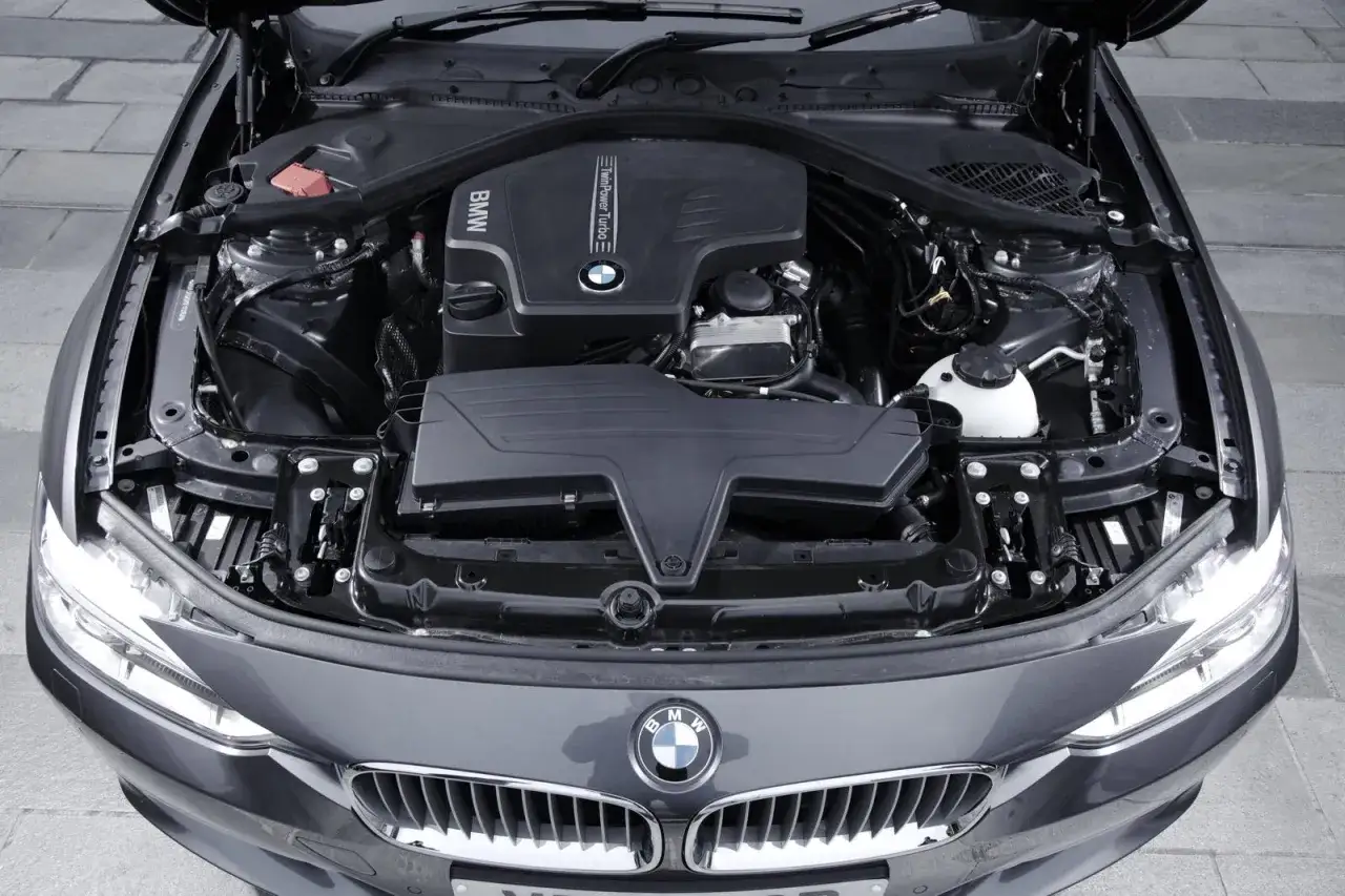 Silnik BMW F30 TwinPower Turbo. Szukasz odpowiedzi na pytanie, jaki silnik w BMW F30 jest najmniej awaryjny?