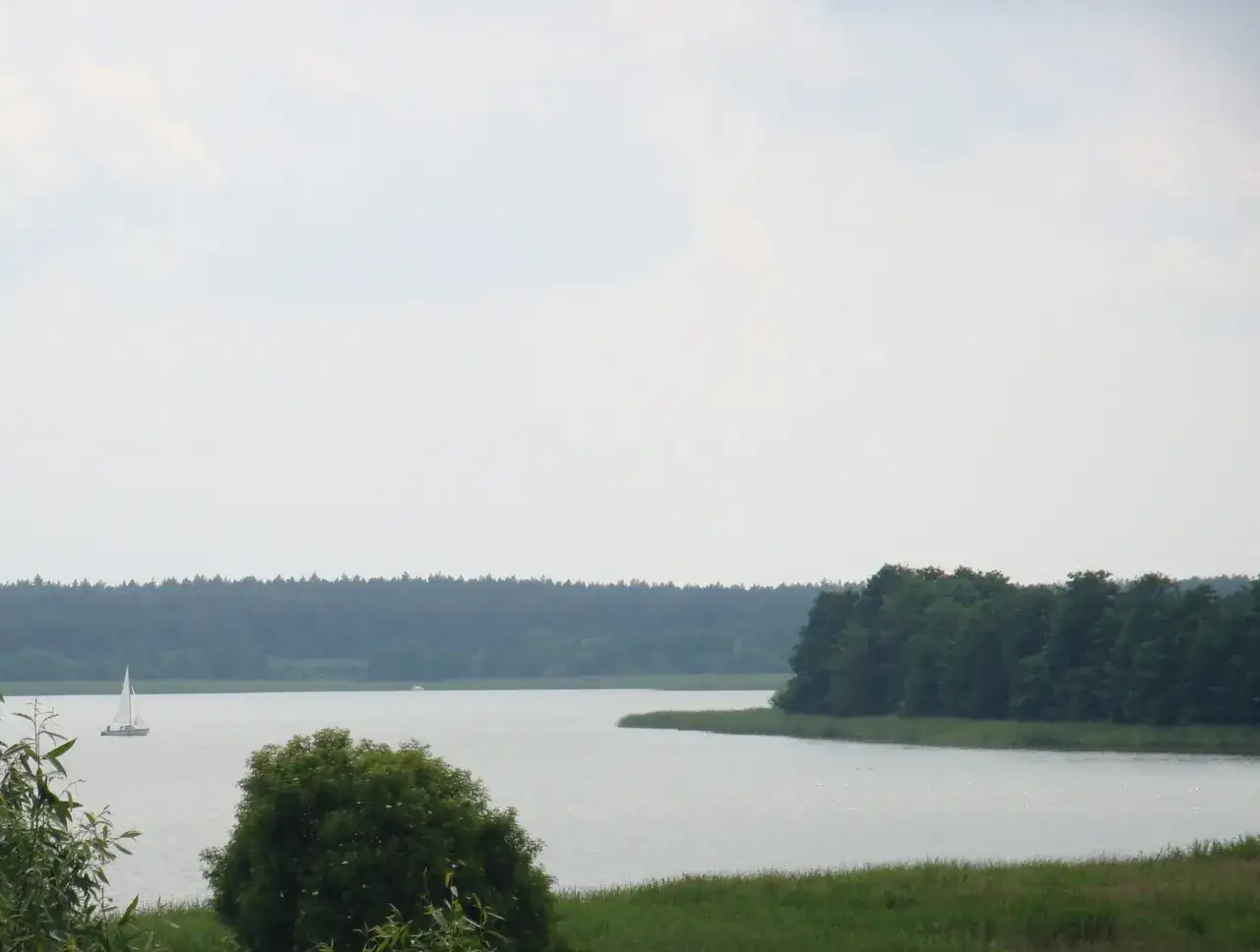 Zdjęcie Jezioro Kałębie: największy akwen Borów Tucholskich - atrakcje i relaks