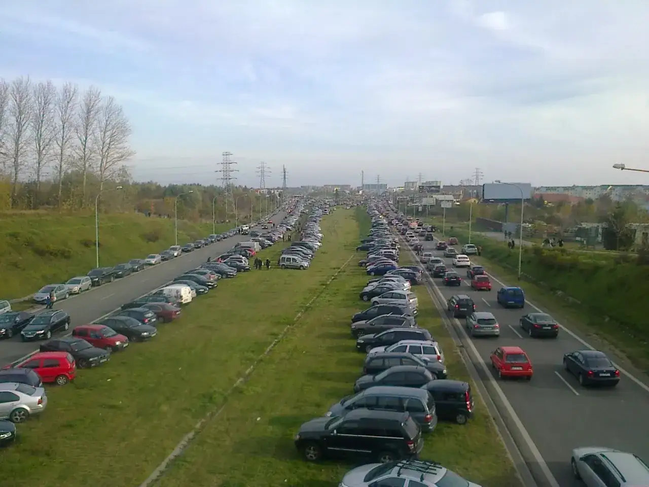 Zdjęcie Jak dojechać na cmentarz łostowicki w Gdańsku - uniknij korków i problemów z parkowaniem