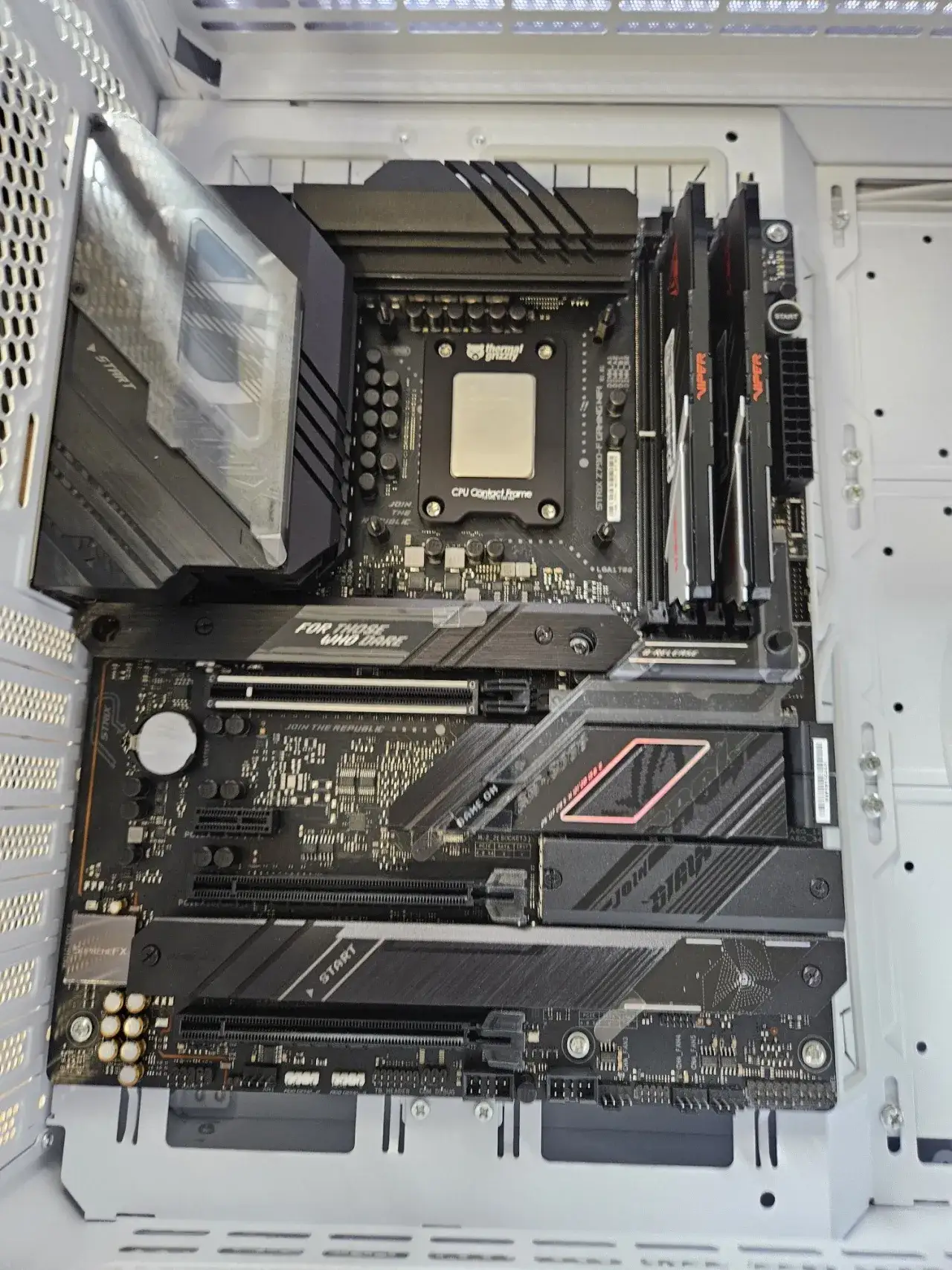 Zdjęcie Płyta główna z Wi-Fi czy bez: co wybrać, aby nie przepłacać?