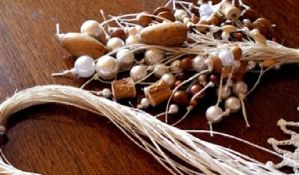 Zdjęcie Jak zrobić naszyjnik z lnu - proste kroki, które musisz znać