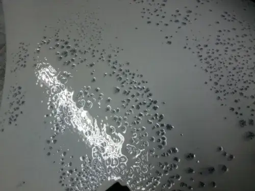 Zdjęcie Czy woda zmywa odciski palców? Oto, dlaczego nie wystarczy