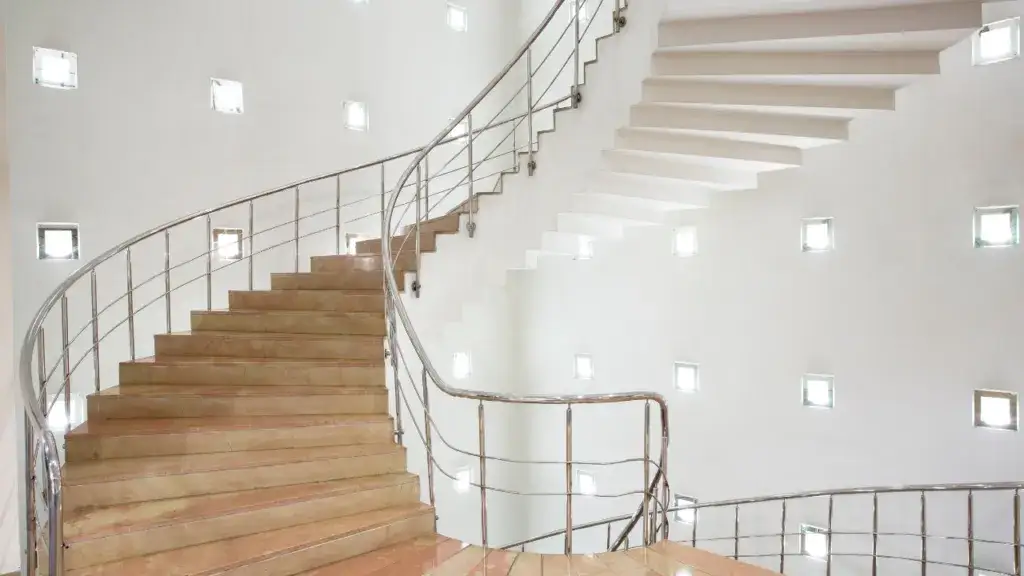 Zdjęcie Jaka balustrada do kamiennych schodów, by uniknąć niebezpieczeństw?