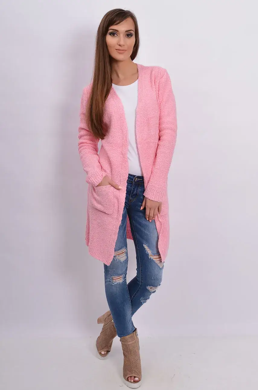Zdjęcie Różowy kardigan: rewolucyjne stylizacje, które zachwycą każdego