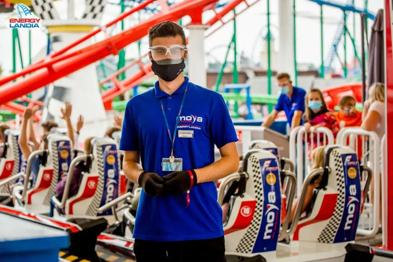 Energylandia pracownicy na r&oacute;żnych stanowiskach