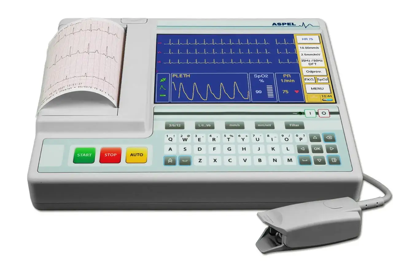 aparat ekg i pacjent
