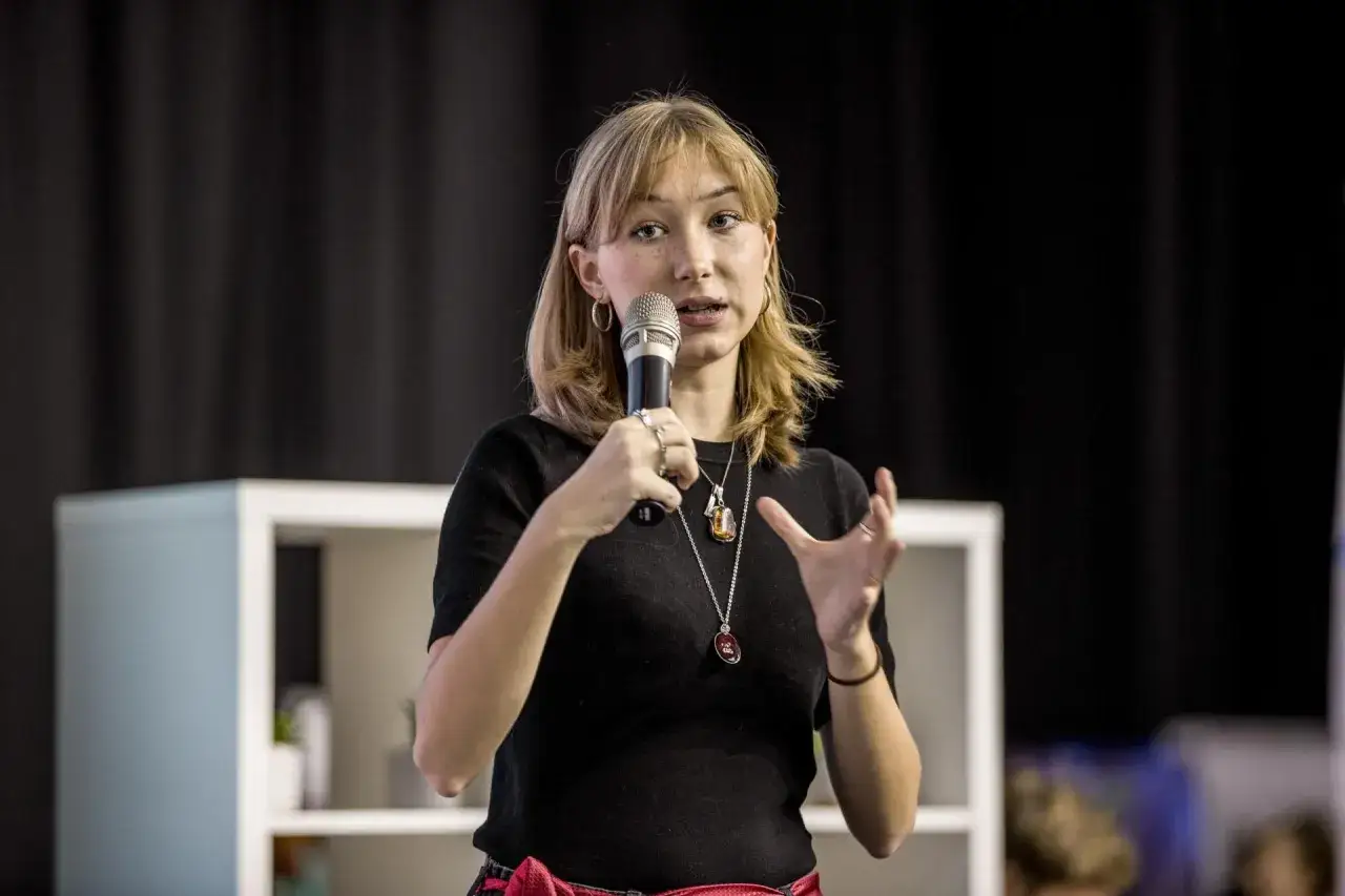 Nela, autorka książki 