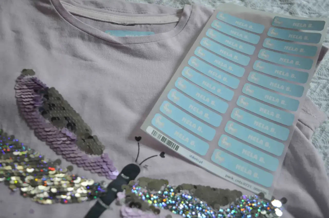 dziecko w przedszkolu gubi ubrania