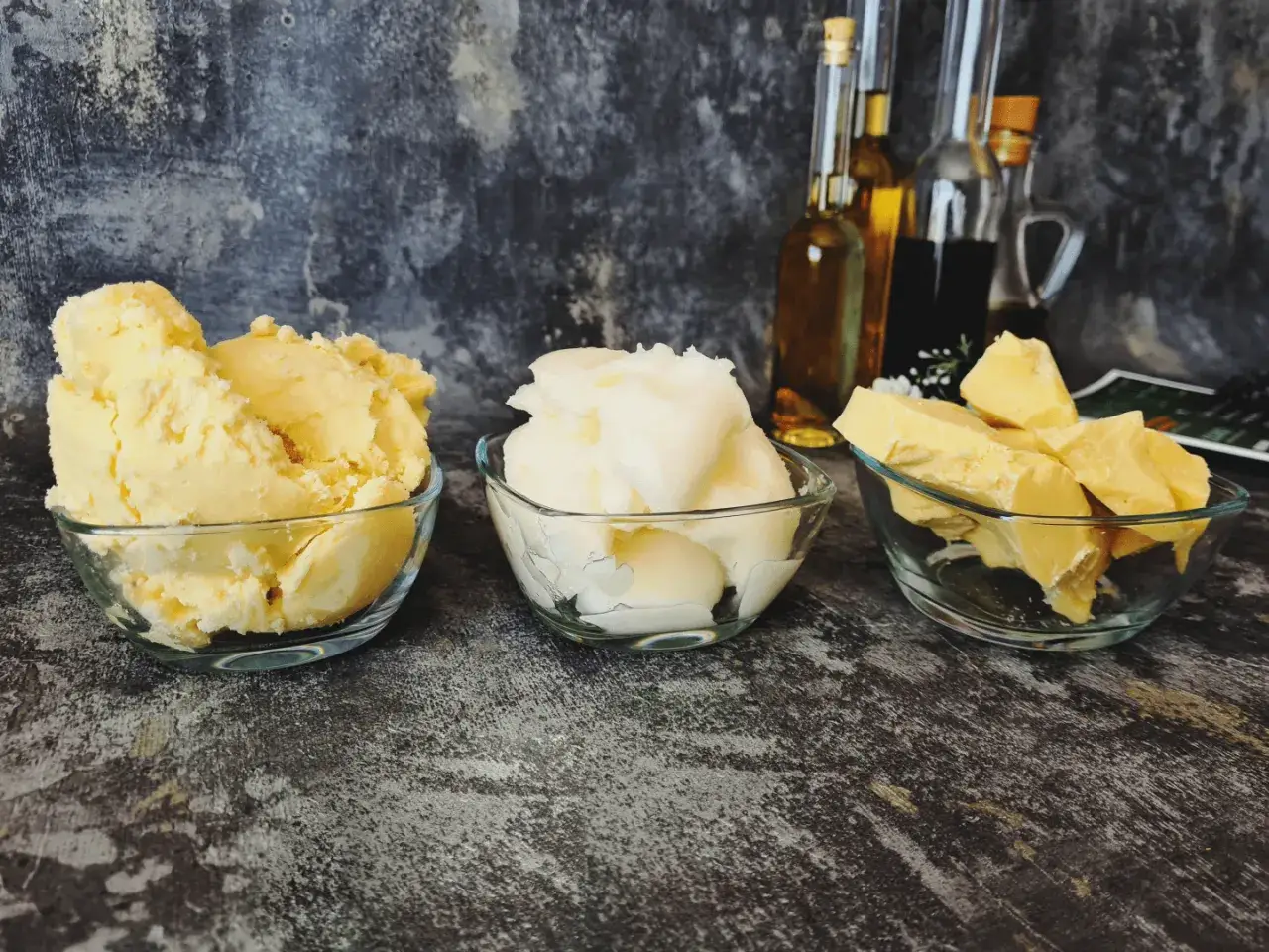 r&oacute;żne oleje do produkcji mydła, tłuszcze roślinne i zwierzęce