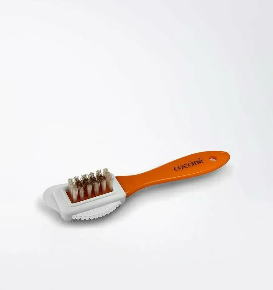 Zdjęcie Jak czyścić buty zamszowe szczoteczką, aby uniknąć zniszczeń