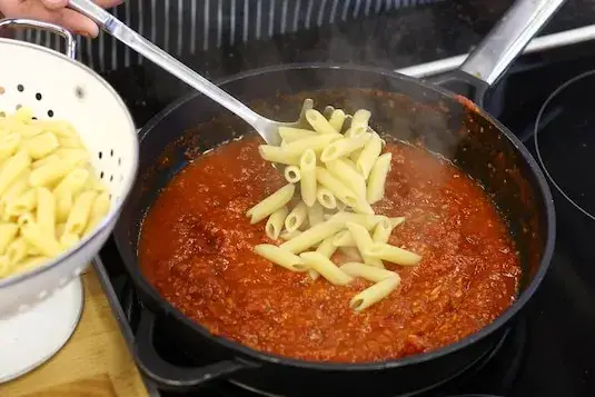 Zdjęcie Penne Arrabbiata przepis: Odkryj idealny sposób na pikantny makaron