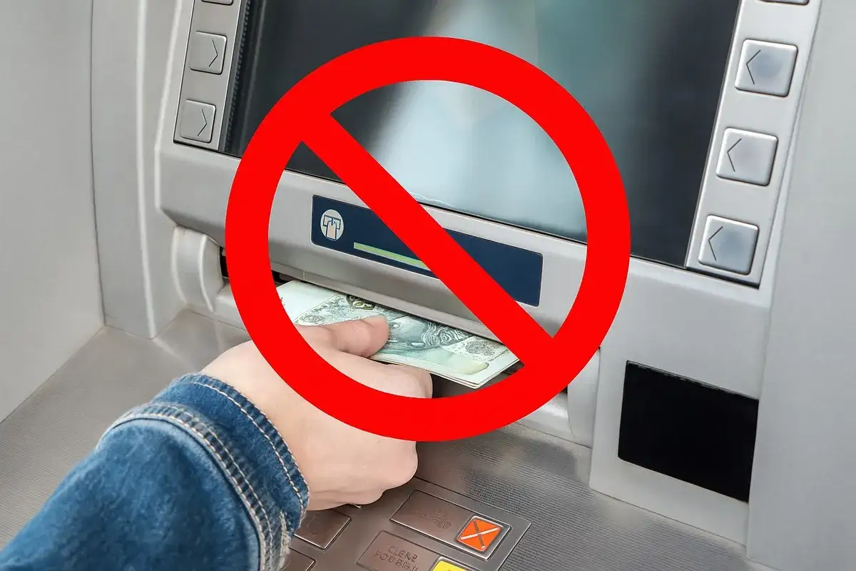 Zakaz wypłaty gotówki z bankomatu. Czy muszę zadeklarować gotówkę, podróżując do Niemiec? Nie, jeśli nie przekracza limitu.