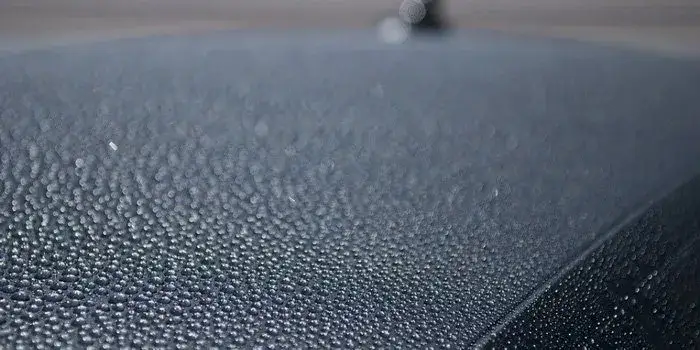 auto po woskowaniu błyszczący lakier