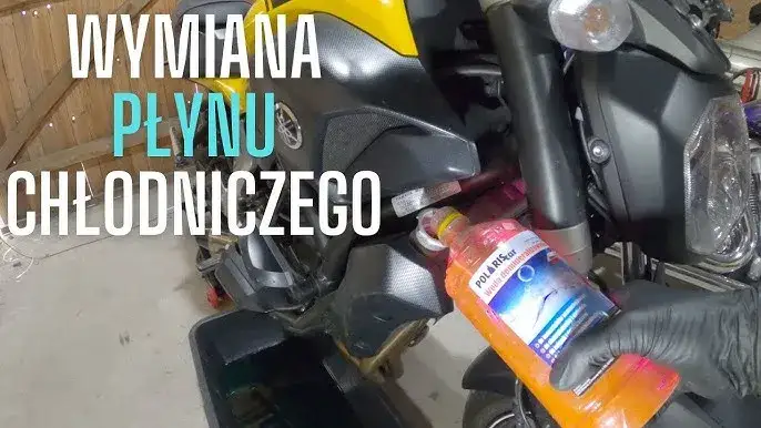 czyszczenie chłodnicy motocyklowej przed i po