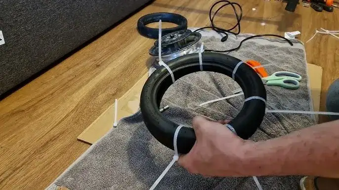 Zdjęcie Jak wymienić oponę w hulajnodze elektrycznej bez problemów?