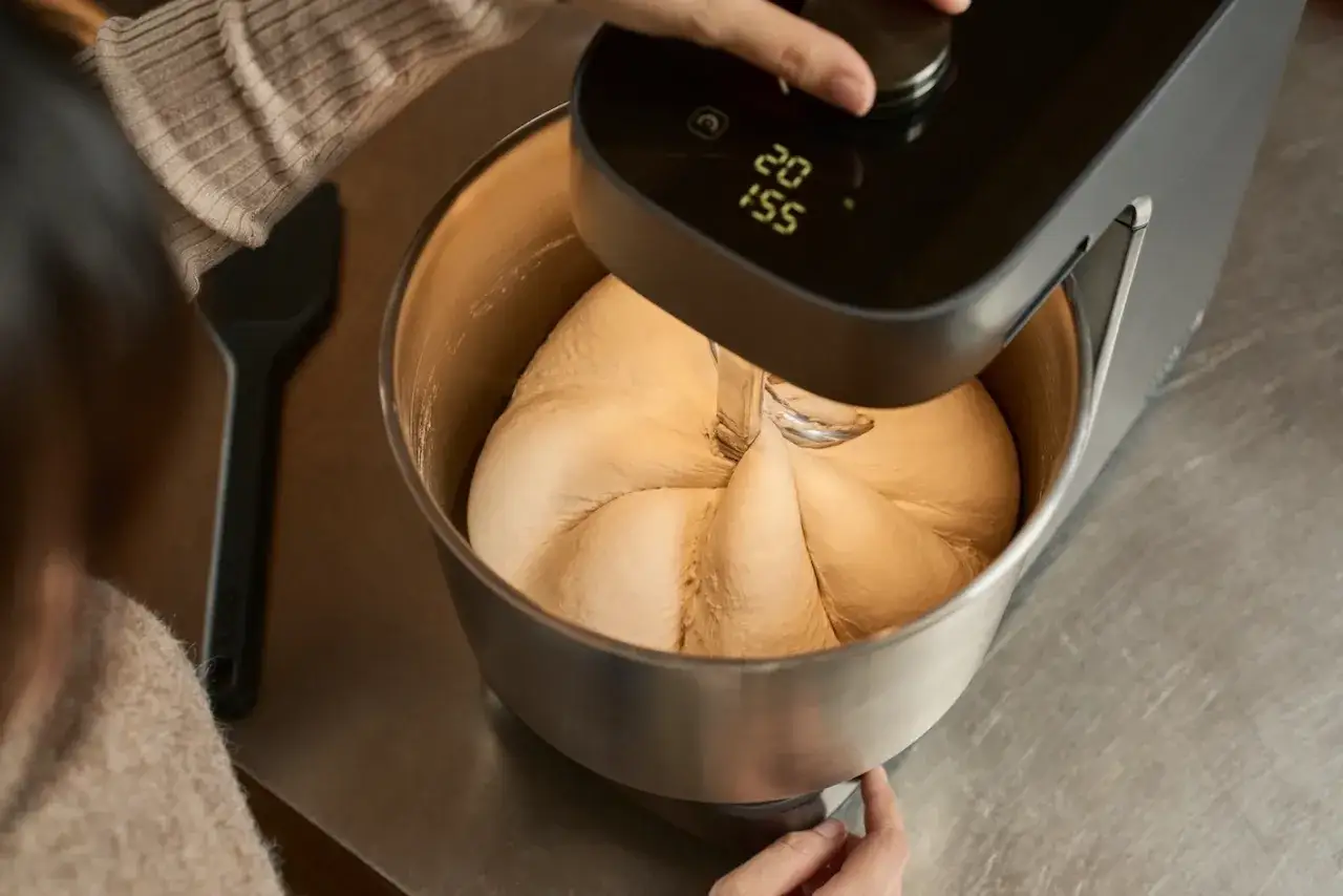 P&eacute;trissage p&acirc;te &agrave; pizza manuel robot